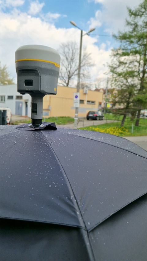 Parasol geodezyjny na tyczkę z gwintem 5/8" przeciwdeszczowy i przeciwsłoneczny
